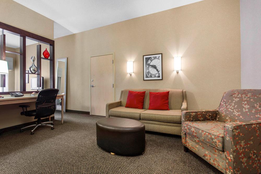 Springhill Suites By Marriott Roanoke Exterior photo